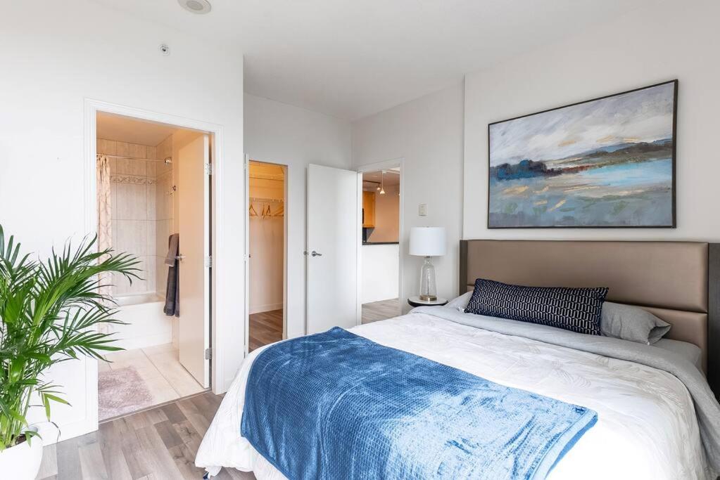 Marvelous 2 Bed In Yaletown Panoramic Views! Apartment