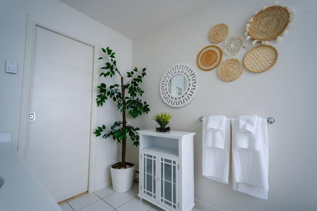 Heart Of Downtown King Suite/parkng/pool/gym/sauna Apartment Vancouver