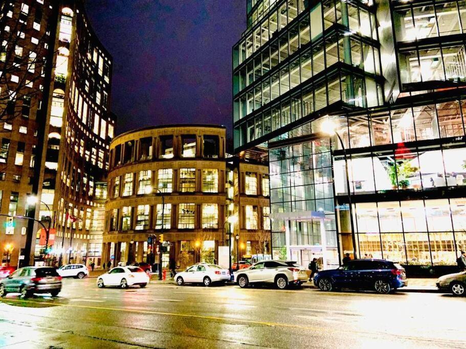 Heart Of Downtown King Suite/parkng/pool/gym/sauna Apartment Vancouver