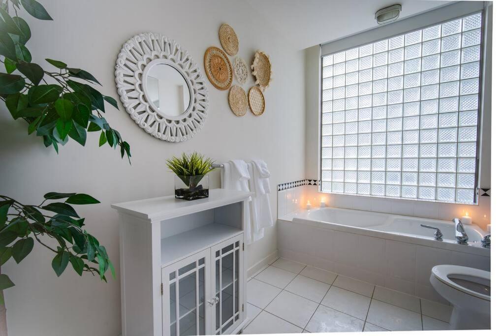 Apartment Heart Of Downtown King Suite/parkng/pool/gym/sauna Vancouver