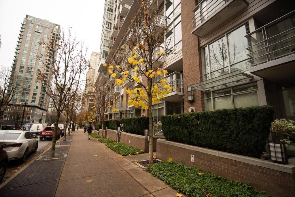 Heart Of Downtown King Suite/parkng/pool/gym/sauna Apartment Vancouver