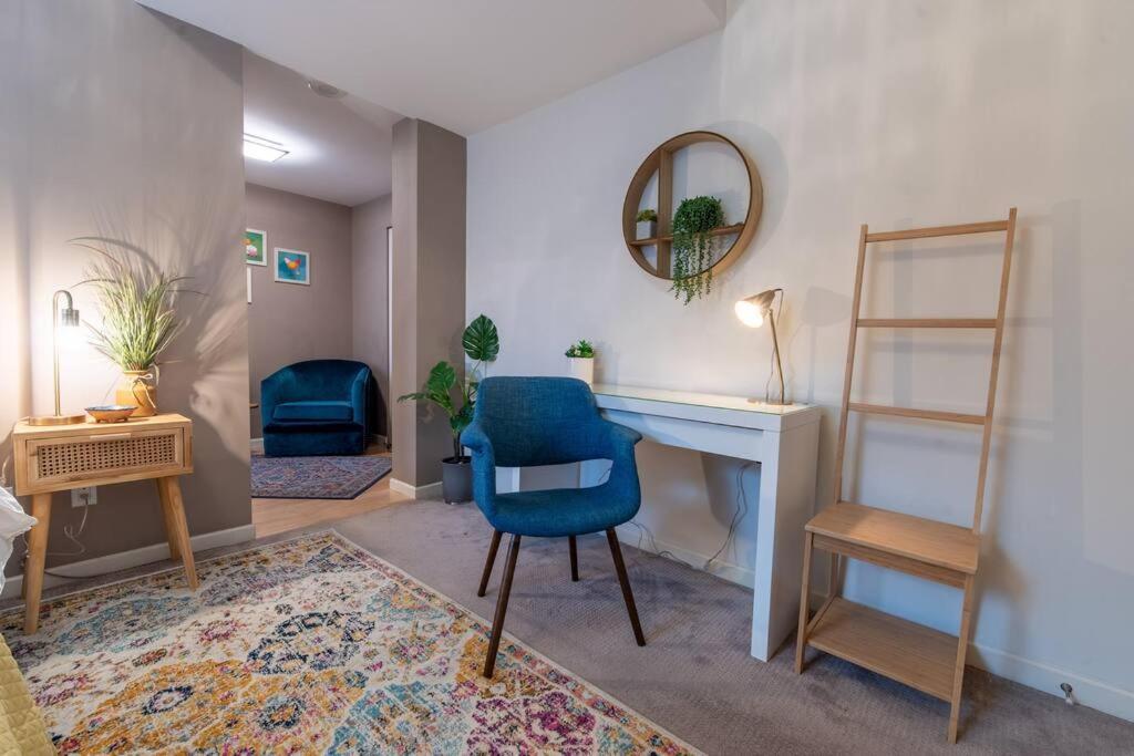 Heart Of Downtown King Suite/parkng/pool/gym/sauna Apartment