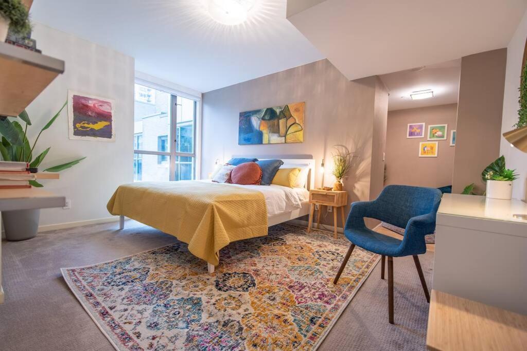 Heart Of Downtown King Suite/parkng/pool/gym/sauna Apartment