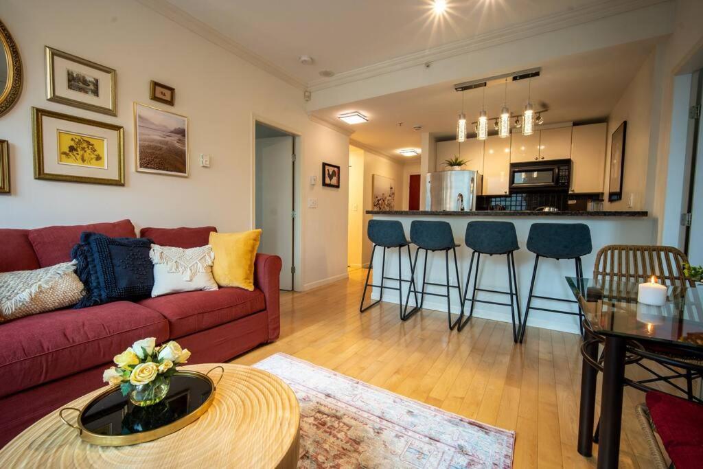 Apartment Heart Of Downtown King Suite/parkng/pool/gym/sauna