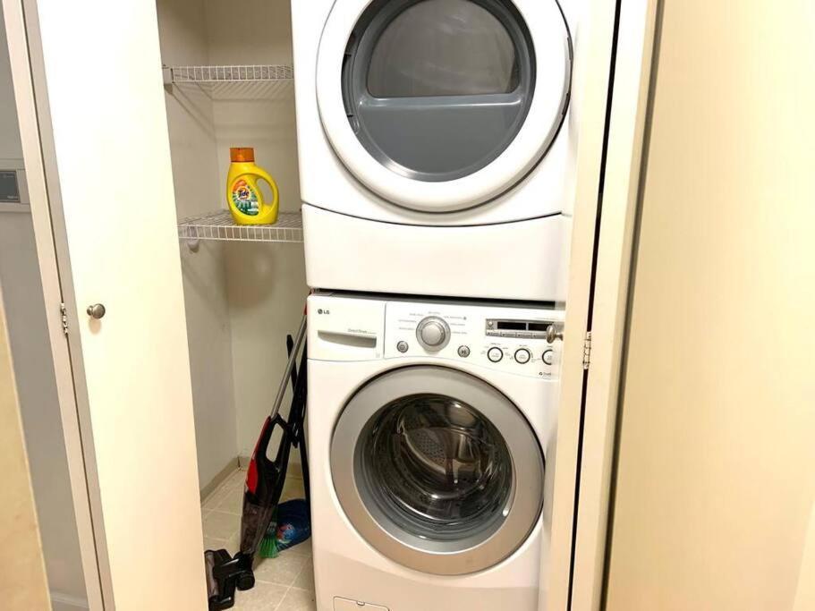 Apartment Heart Of Downtown King Suite/parkng/pool/gym/sauna *