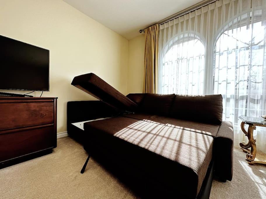 Villa Super Cosy 8bed & 6bath In Heart Near To Airport *