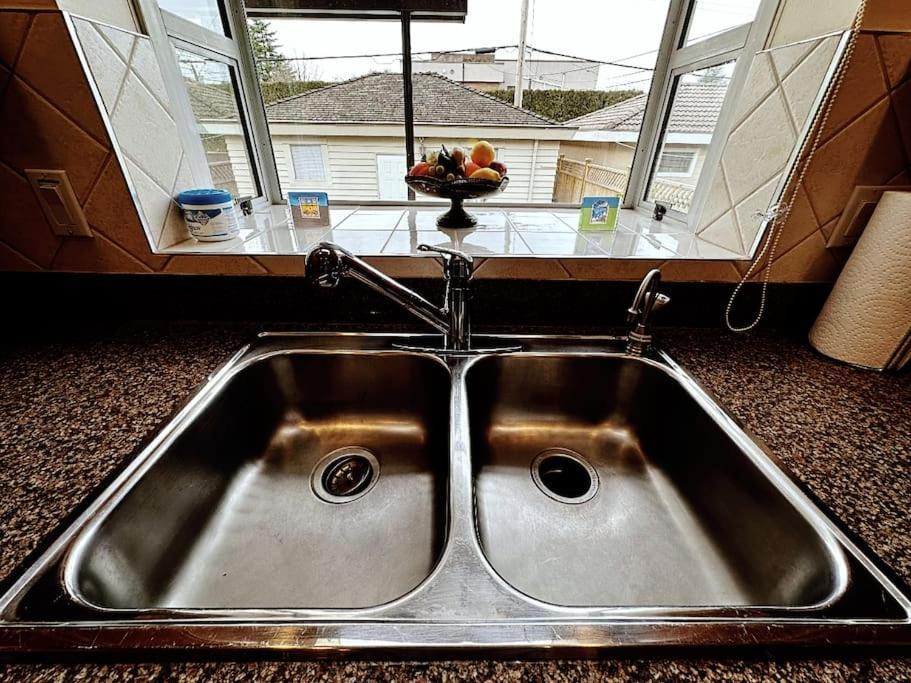 Super Cosy 8bed & 6bath In Heart Near To Airport Villa *