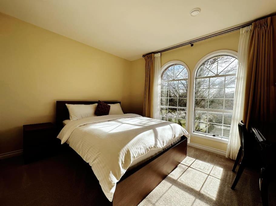 Super Cosy 8bed & 6bath In Heart Near To Airport Villa
