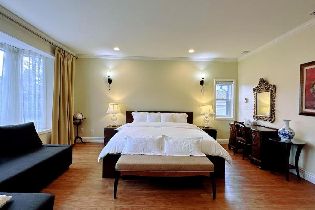 Super Cosy 8bed & 6bath In Heart Near To Airport Villa Vancouver