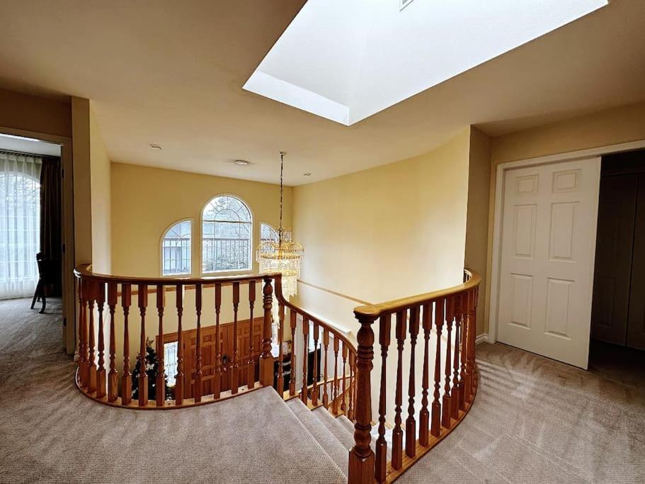 Villa Super Cosy 8bed & 6bath In Heart Near To Airport *