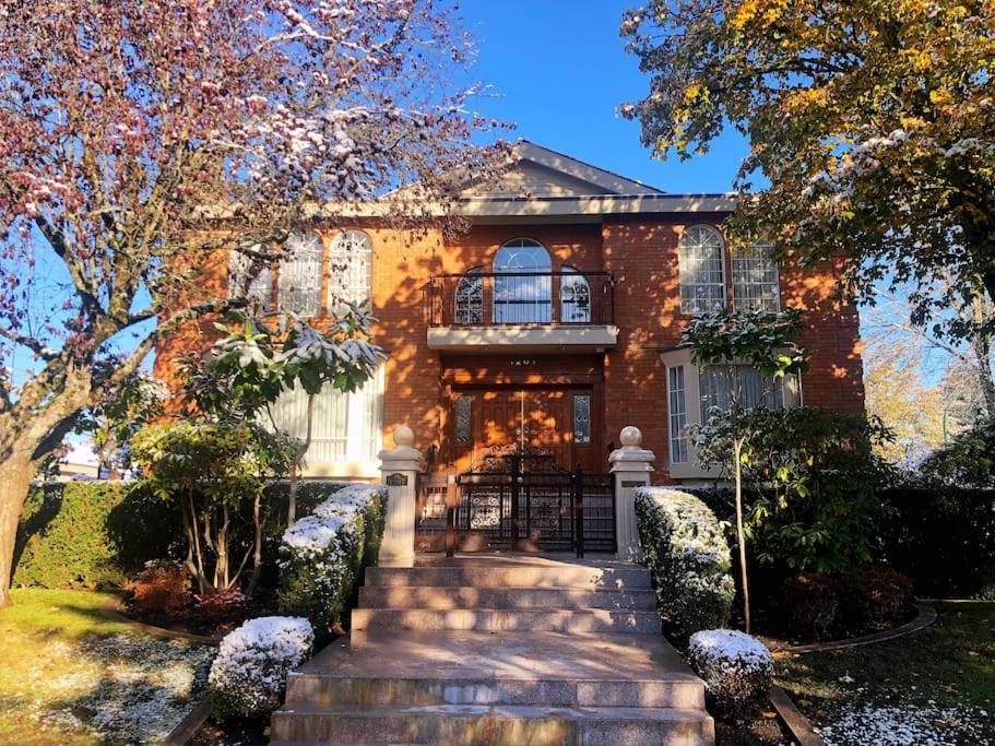 Villa Super Cosy 8bed & 6bath In Heart Near To Airport Vancouver