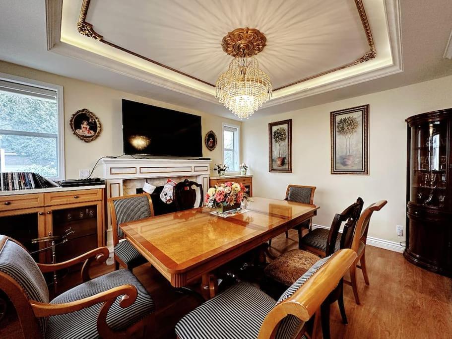 Super Cosy 8bed & 6bath In Heart Near To Airport Villa *