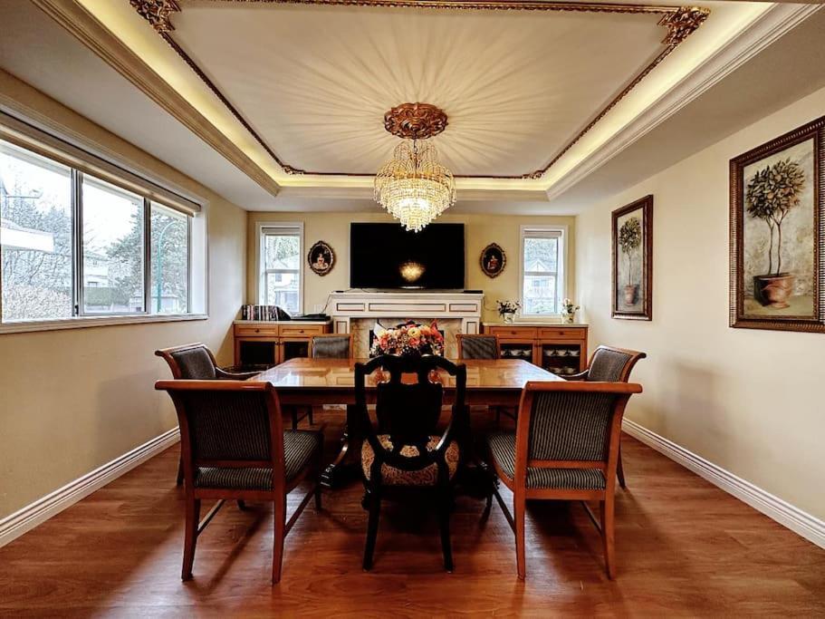 Villa Super Cosy 8bed & 6bath In Heart Near To Airport Vancouver