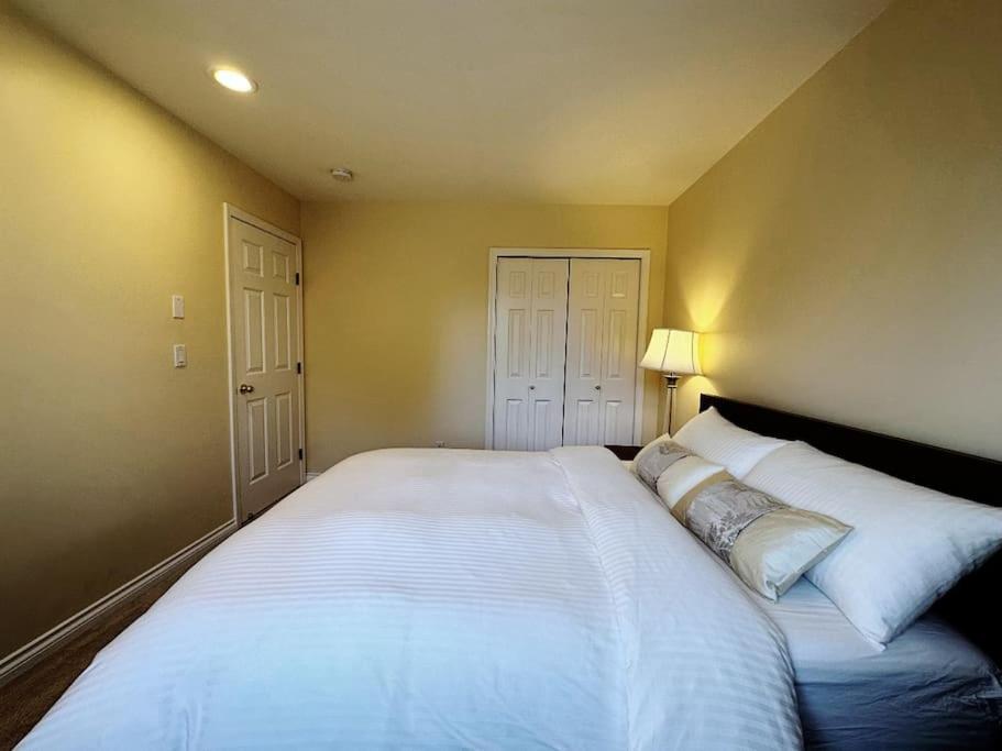 Super Cosy 8bed & 6bath In Heart Near To Airport Vancouver