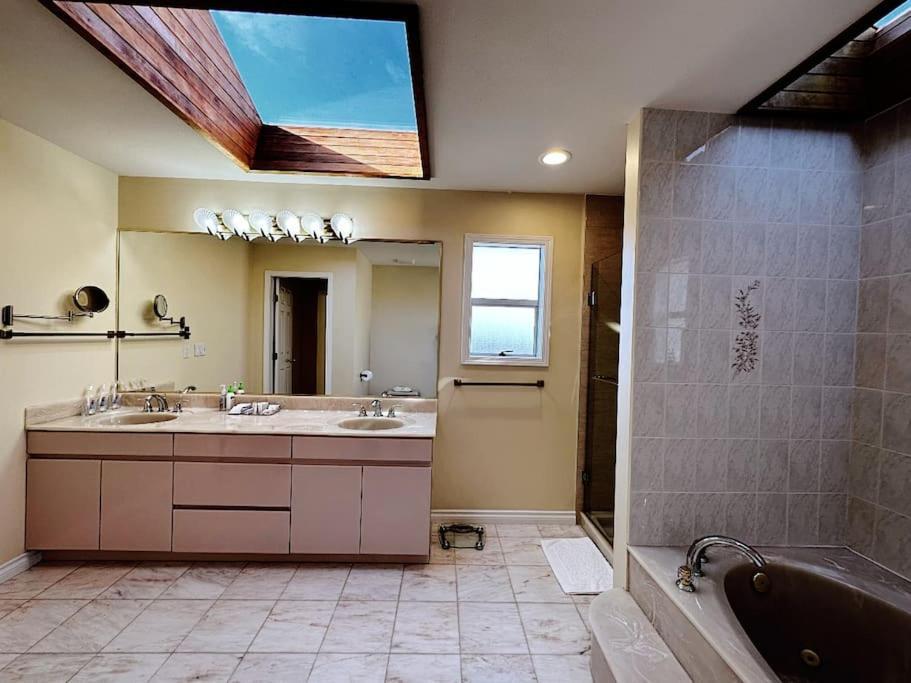 Super Cosy 8bed & 6bath In Heart Near To Airport * Vancouver