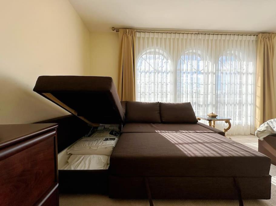 Super Cosy 8bed & 6bath In Heart Near To Airport Villa *