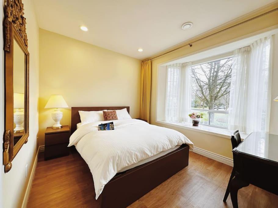 Villa Super Cosy 8bed & 6bath In Heart Near To Airport *