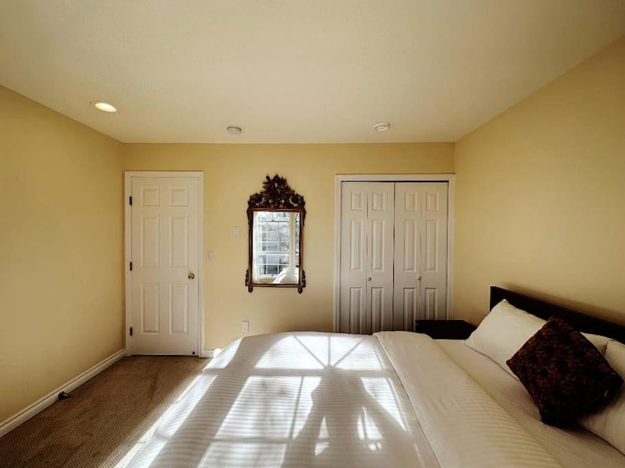Super Cosy 8bed & 6bath In Heart Near To Airport Villa Vancouver