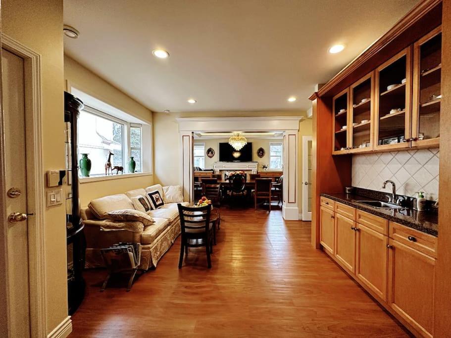 Super Cosy 8bed & 6bath In Heart Near To Airport Villa *
