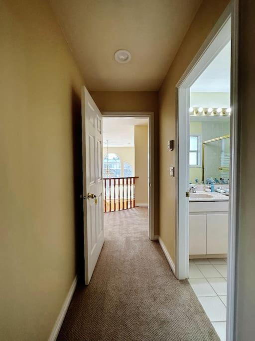 Super Cosy 8bed & 6bath In Heart Near To Airport Villa