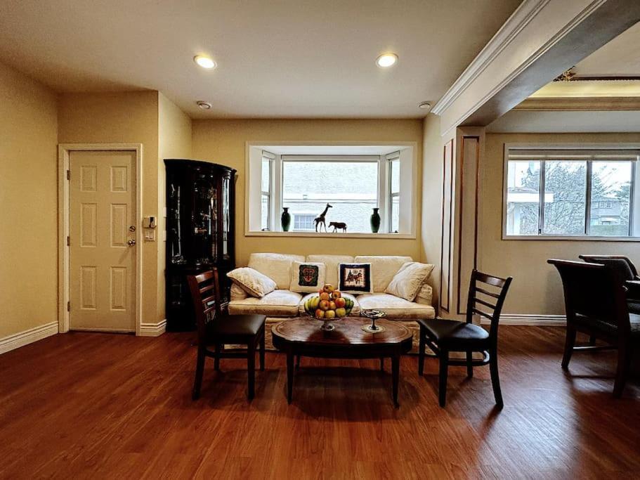 Super Cosy 8bed & 6bath In Heart Near To Airport Villa *