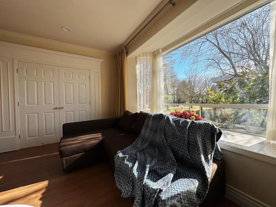 Super Cosy 8bed & 6bath In Heart Near To Airport * Vancouver