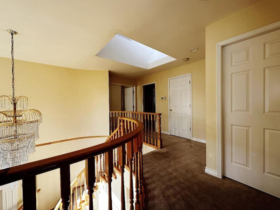 Super Cosy 8bed & 6bath In Heart Near To Airport Villa