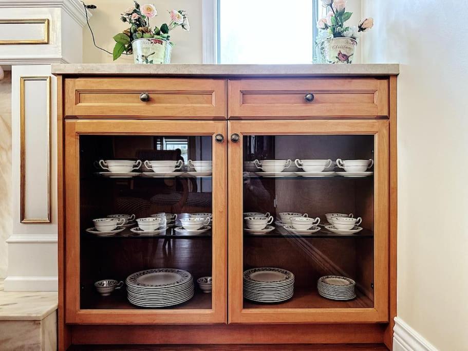 Super Cosy 8bed & 6bath In Heart Near To Airport * Vancouver