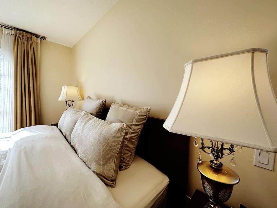 Super Cosy 8bed & 6bath In Heart Near To Airport Villa