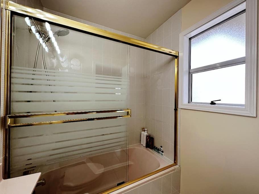 Super Cosy 8bed & 6bath In Heart Near To Airport *
