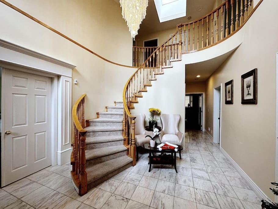 Villa Super Cosy 8bed & 6bath In Heart Near To Airport *