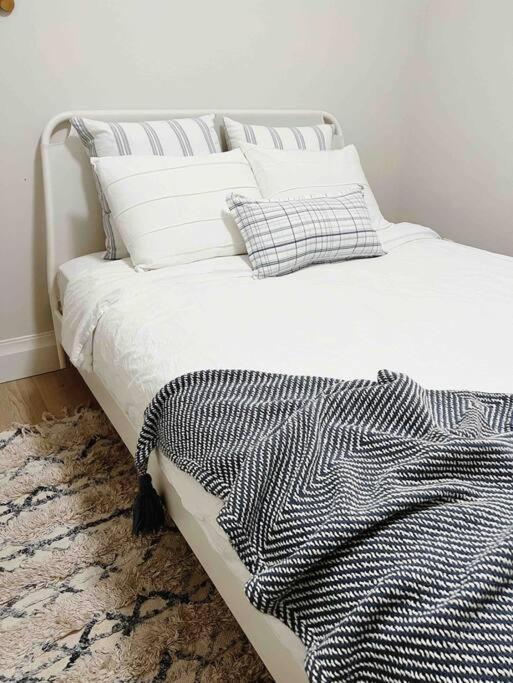 A Gentle Hideaway In The Urban Forest West End Downtown Apartment *