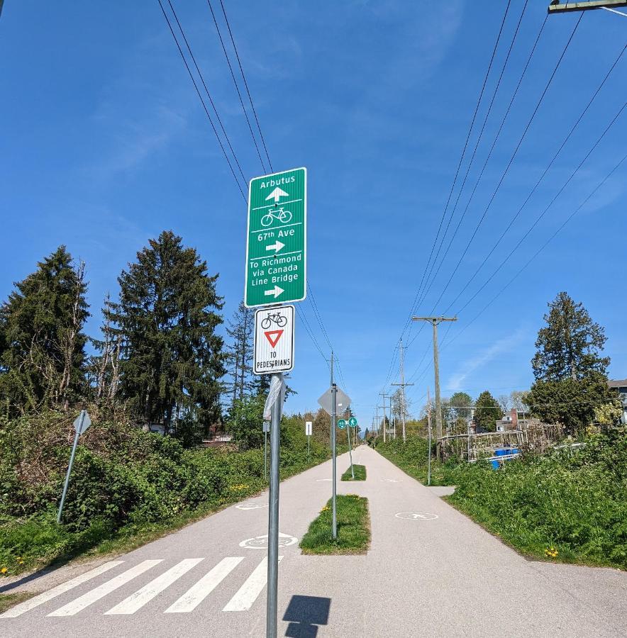 Homestay Away At Near Yvr