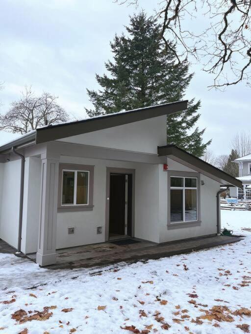 Entire Brand New 3 Bed 2 Bath Holiday home *