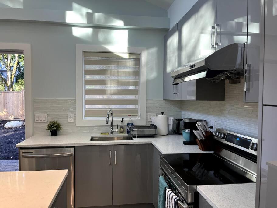 Entire Brand New 3 Bed 2 Bath Vancouver