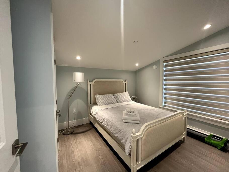 Entire Brand New 3 Bed 2 Bath Holiday home