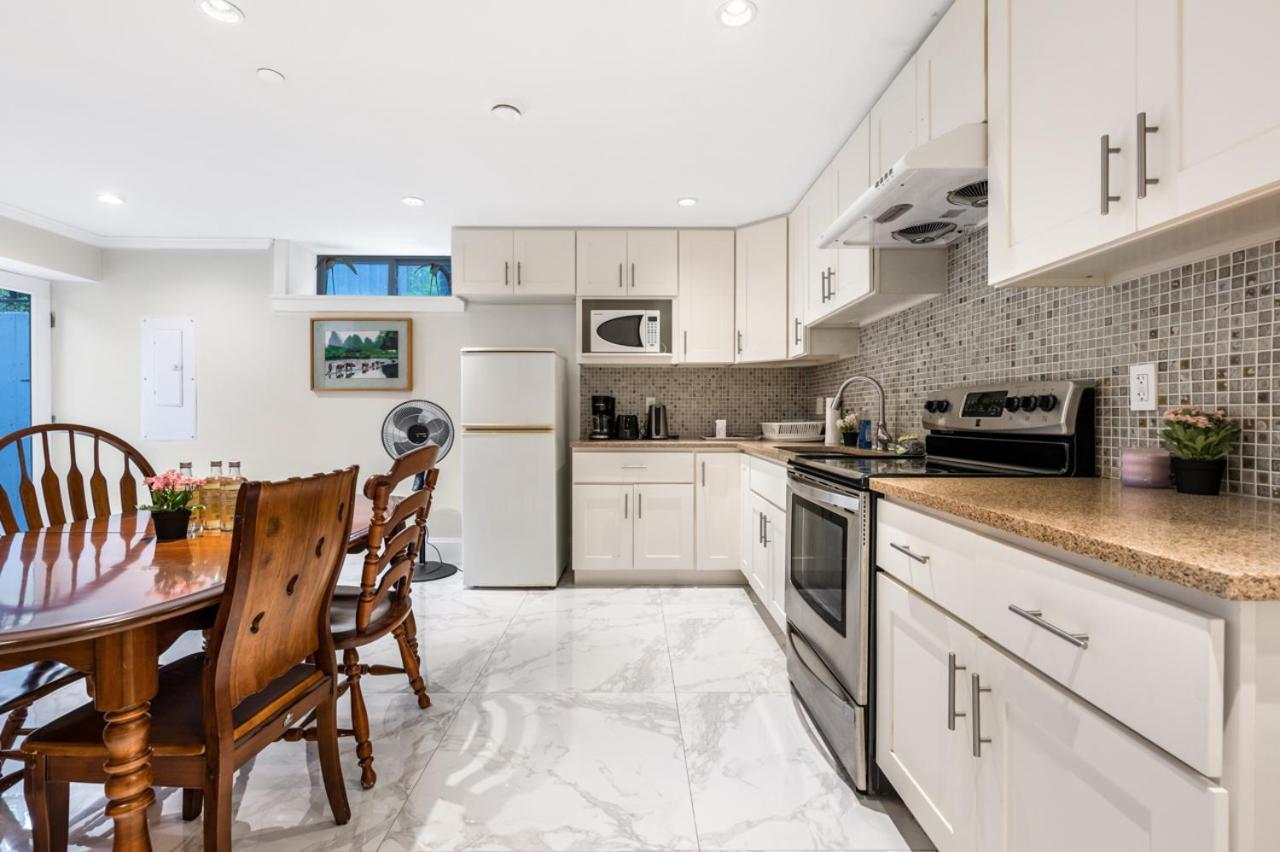Modern Retreat Near Vancouver's Attractions Holiday home Vancouver