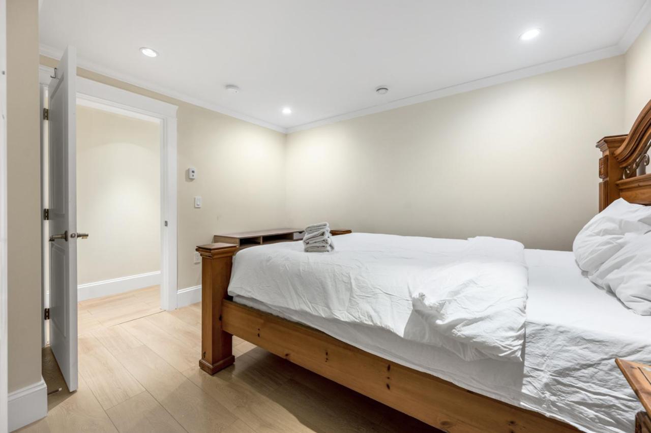 Modern Retreat Near Vancouver's Attractions Holiday home Vancouver