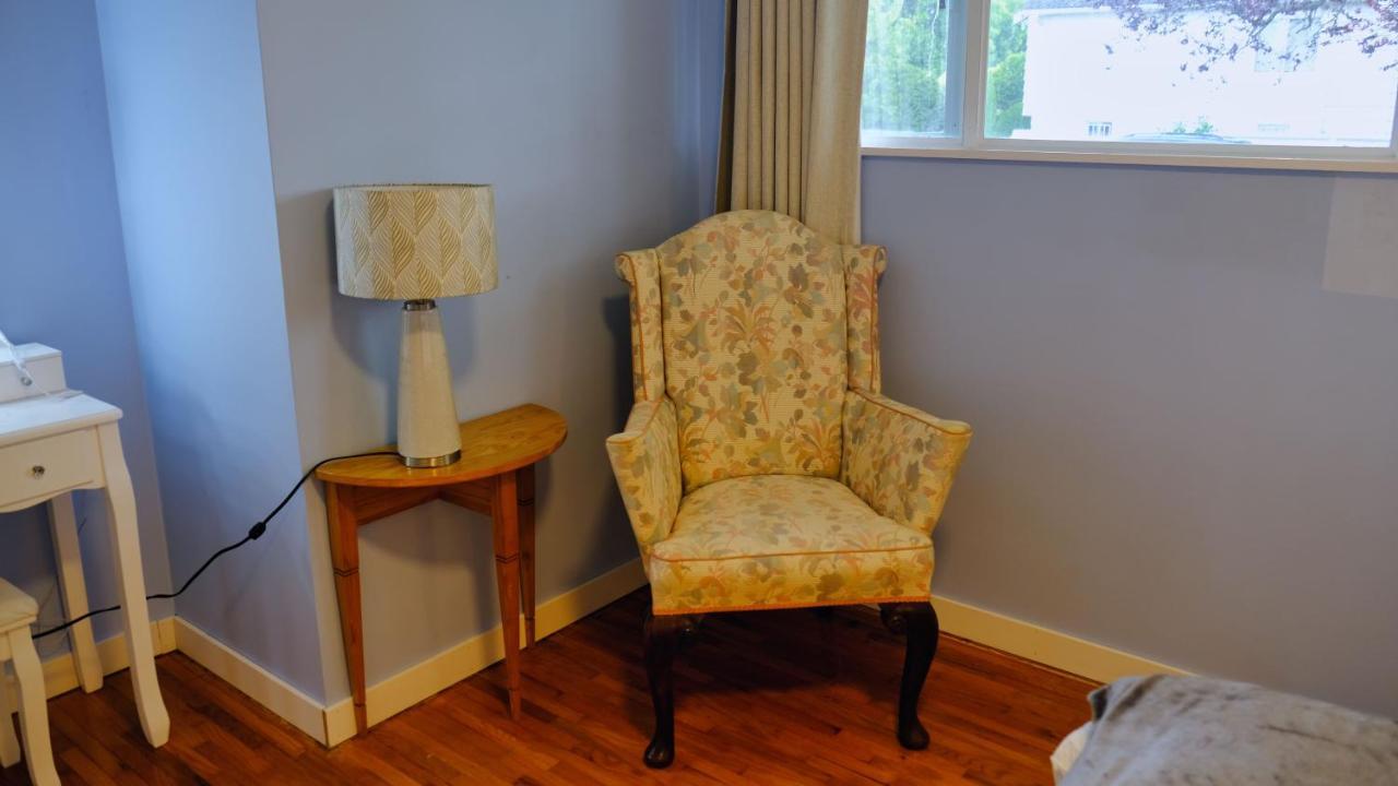 Spacious 15mins To Downtown Apartment *