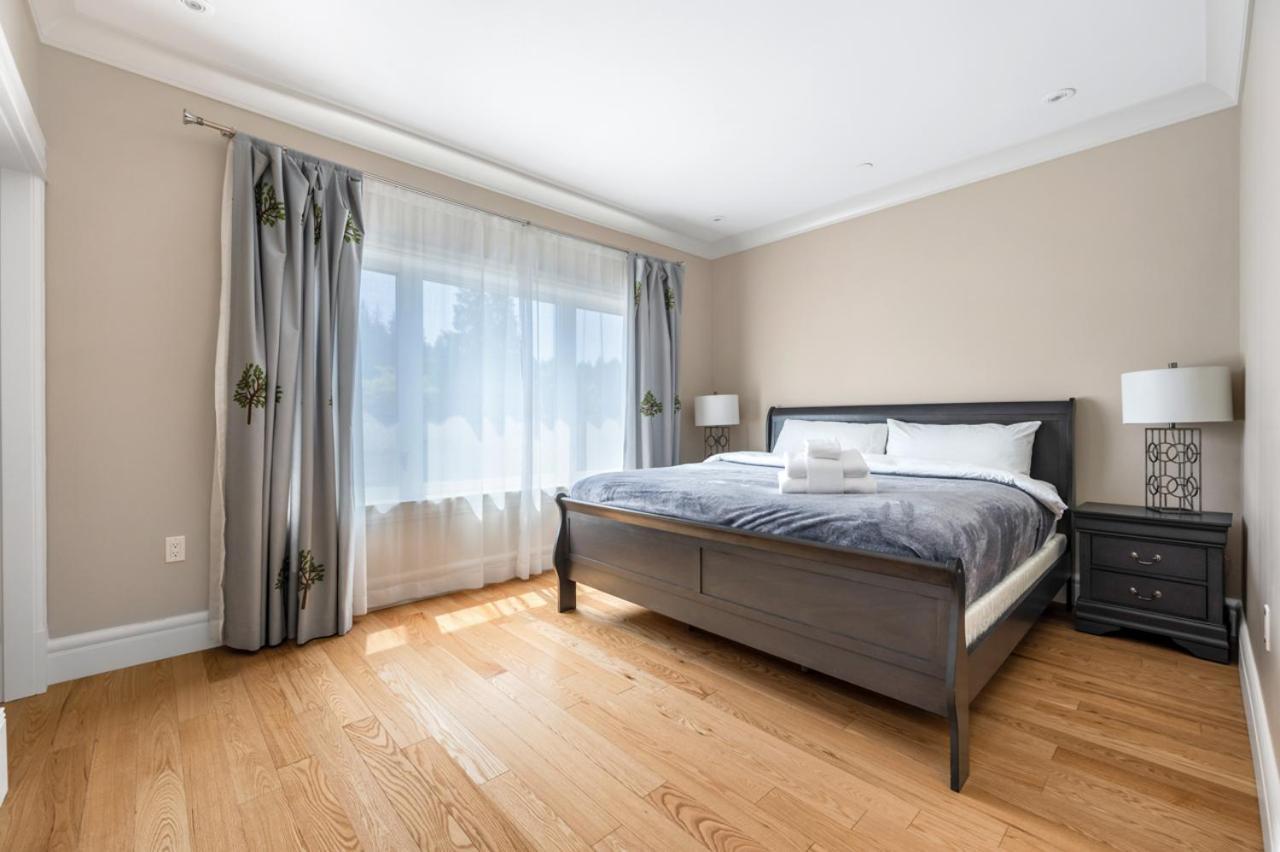Haven: Luxurious 5-bedroom Retreat Holiday home Vancouver