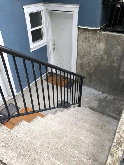 Modern Private Close To Everything Apartment