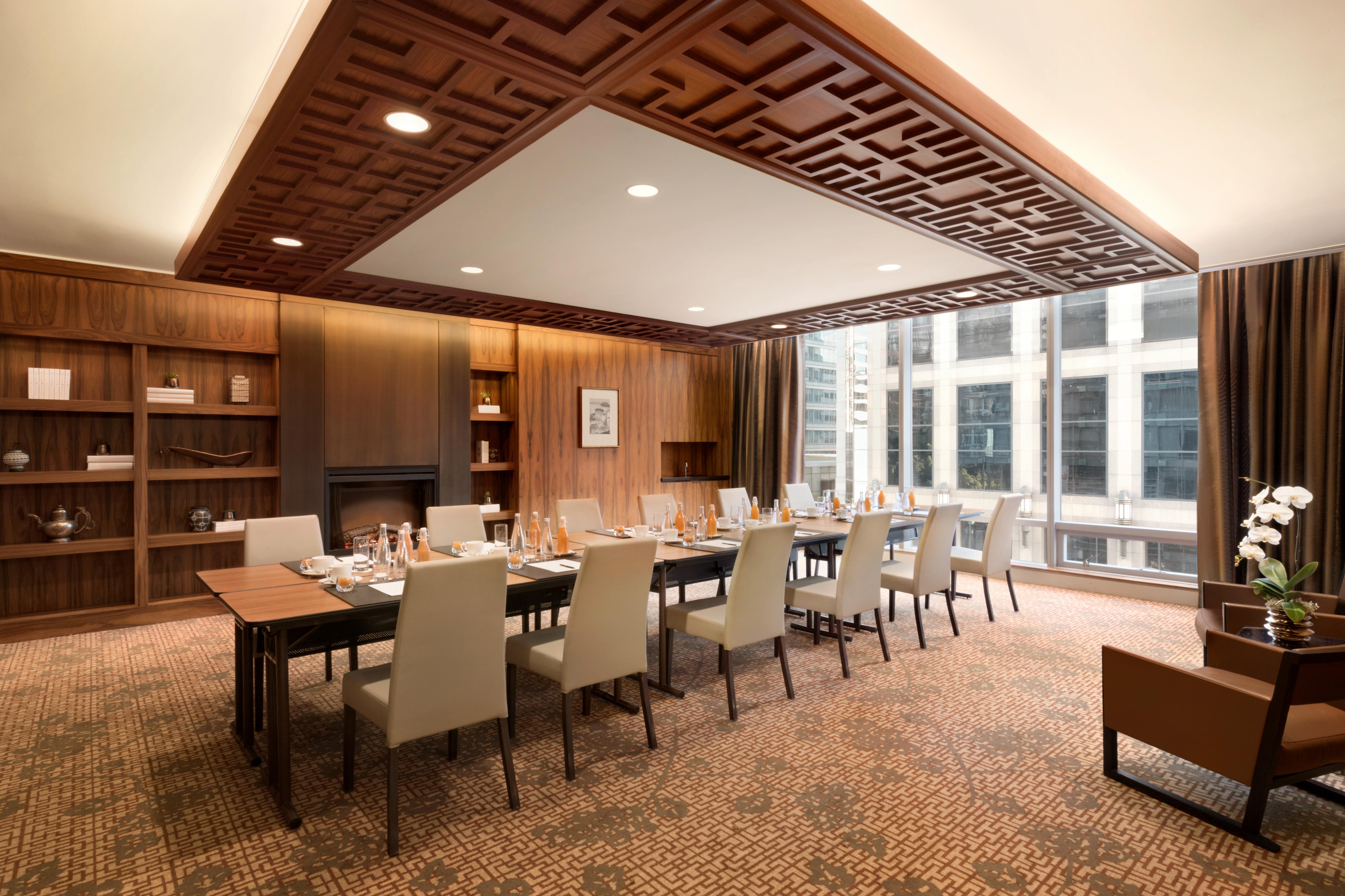 Shangri-la Hotel 5*