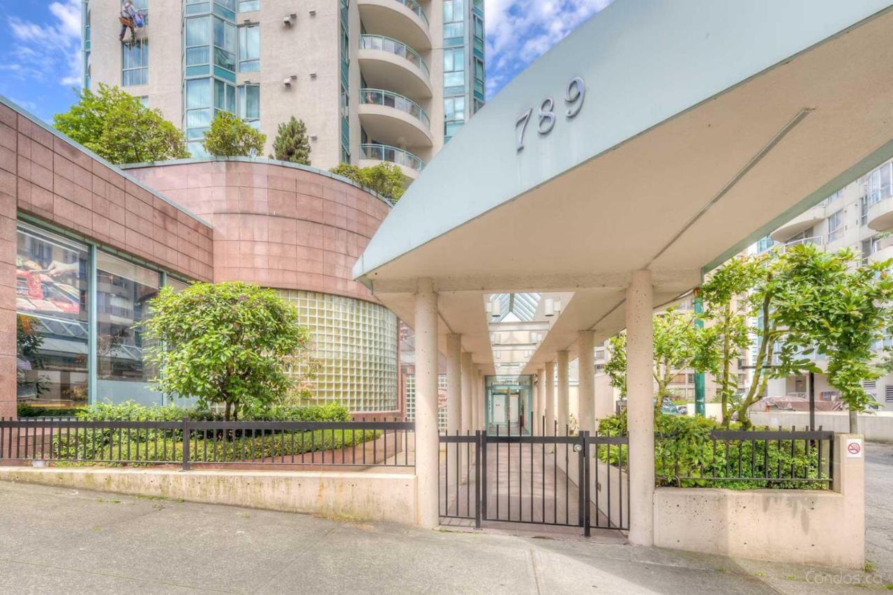 Amazing Location - 2bdrm/2bath - Right On Robson * Vancouver