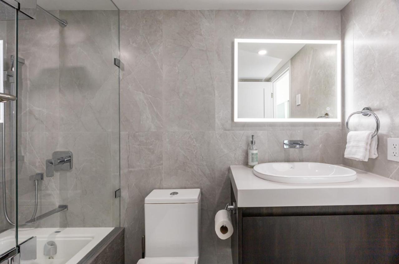 Amazing Location - 2bdrm/2bath - Right On Robson Apartment *