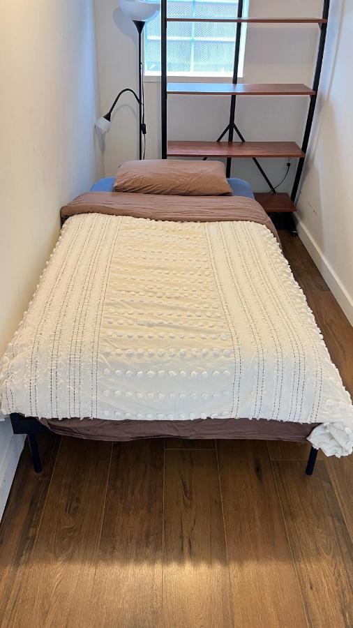 Guest house Heart Of Kitsilano Area,5 Mins Walk To Kits Beach,no Share With Other People