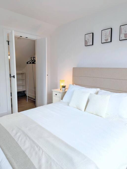 Centrally Located, Modern, 2 Bedroom * Vancouver