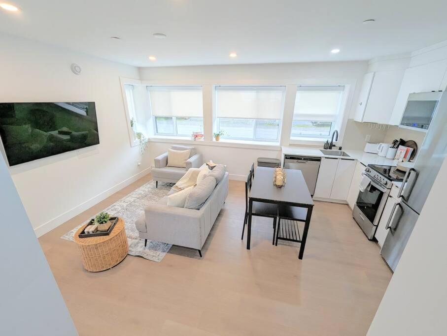 Centrally Located, Modern, 2 Bedroom Vancouver
