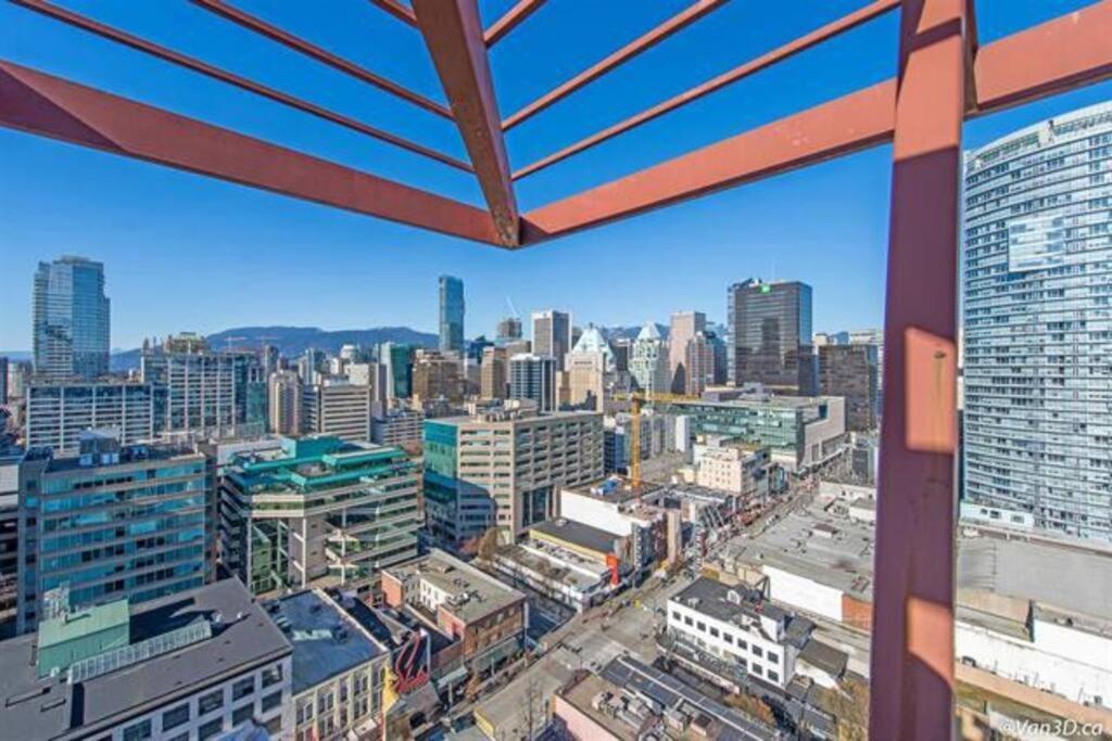 Modern Top-floor 1-bedroom Loft With Free Parking Vancouver