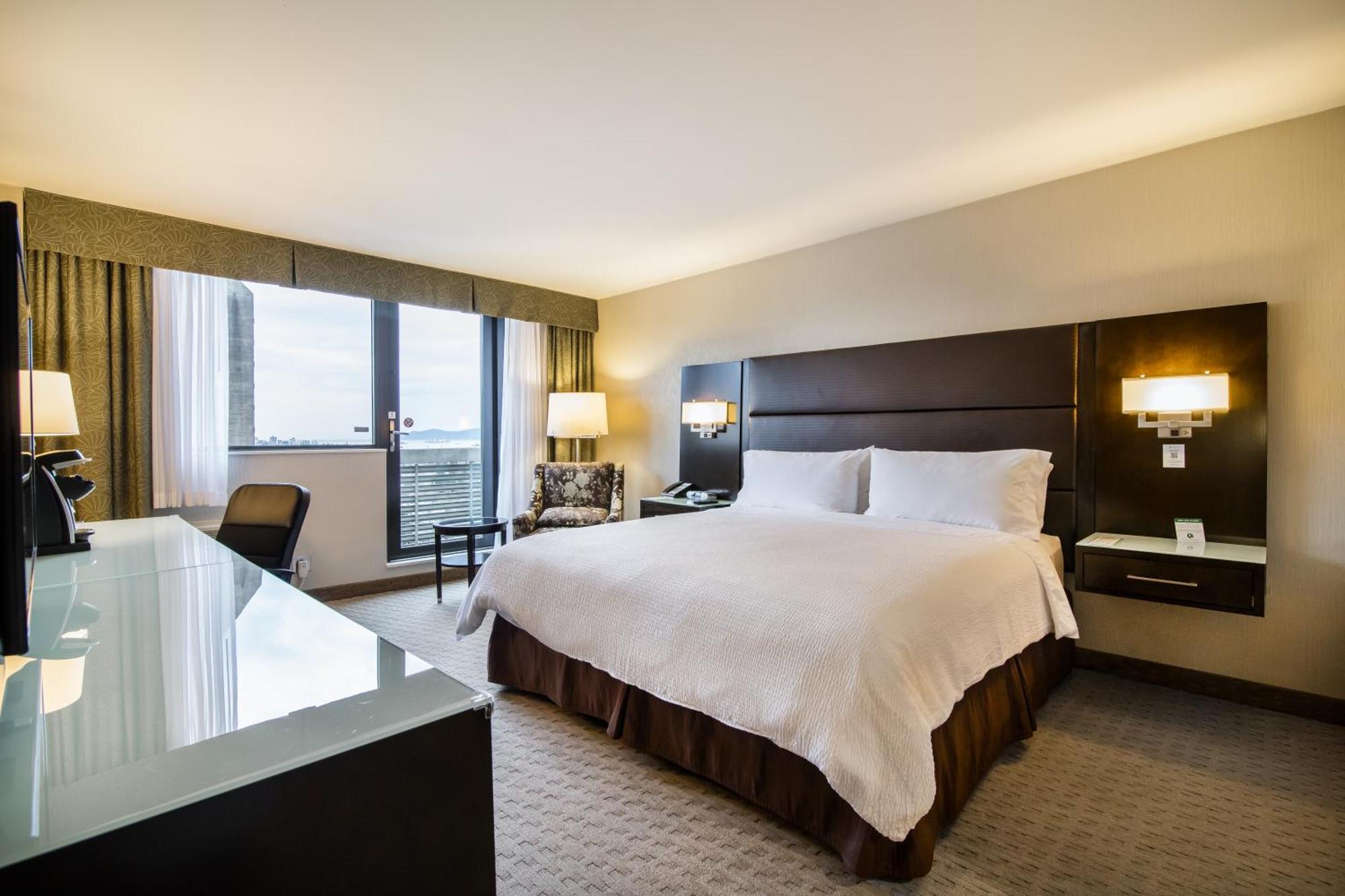 Vancouver-centre Broadway By Ihg Hotel 3*