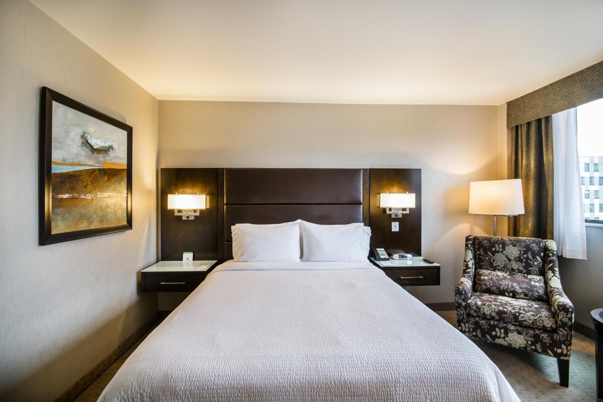 Vancouver-centre Broadway By Ihg Hotel 3*